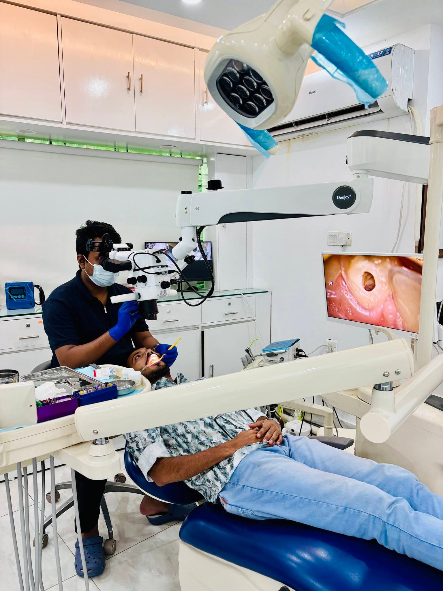 Live microscope-assisted procedure